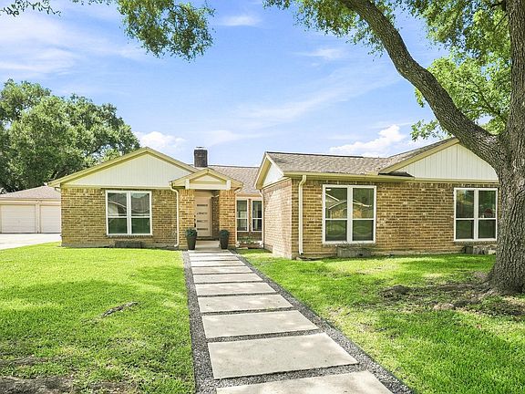 3rd image of 1135 Trowbridge Dr
