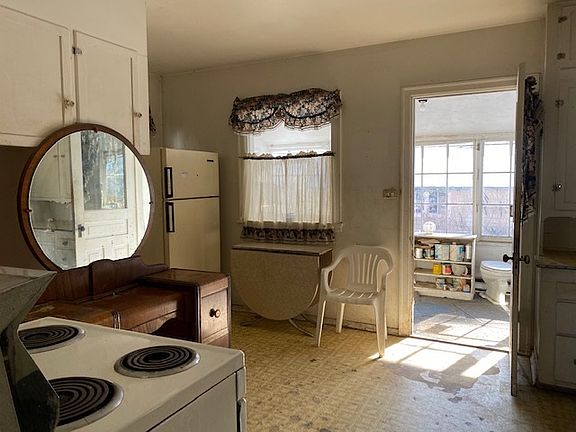 5th image of 534 E Courtland Ave