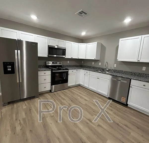 712 N Columbus St #A — Photo 3