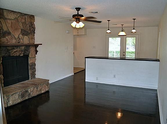 2nd image of 1006 Lorrie Dr
