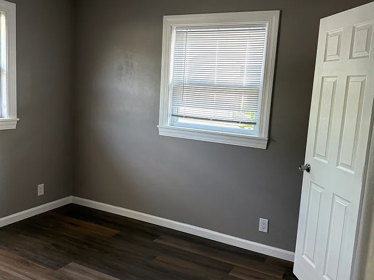 54 Woodlawn Dr — Photo 3