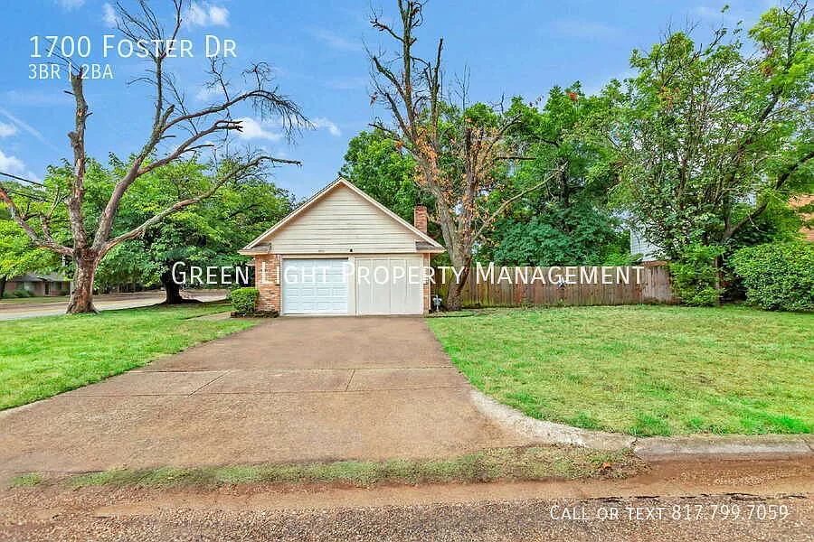 Beautifully updated 3 bedroom 2 bathroom home in a corner lot — Photo 2