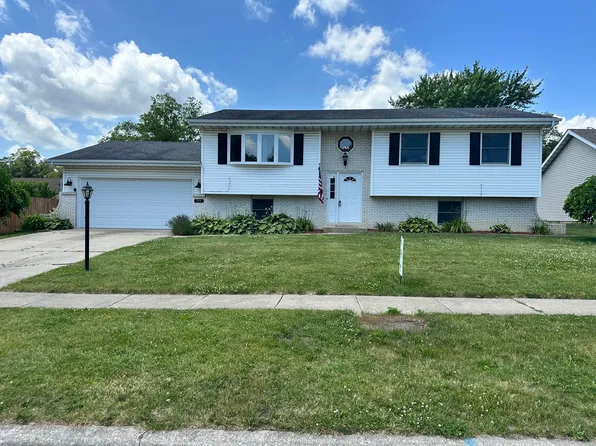 319 Tulip Ln, Lowell, IN 46356