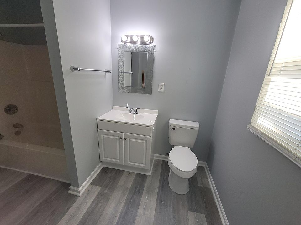 1st image of 421 Edwards Ave #10
