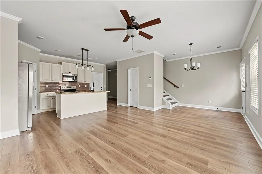 3 bed, 2.5 bath, 1800 sqft, $2,400 — Photo 4