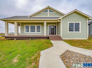 527 Sycamore St, Dallas Center, IA 50063