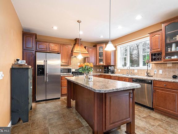 3rd image of 237 Cedar Bridge Rd