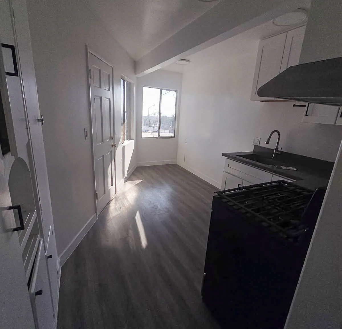 2624 Lake Ave — Photo 3