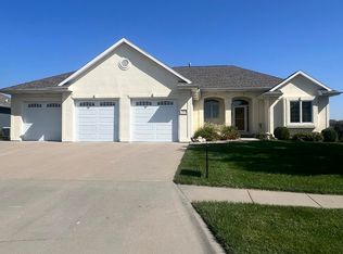 5313 Crogans Way Rd, Council Bluffs, IA 51501