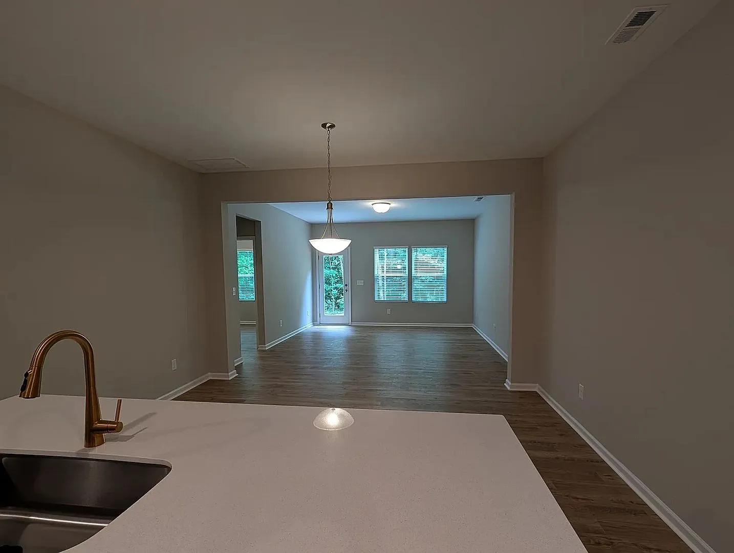 Room in 5 Bedroom Home at Reeves St — Photo 2