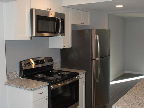 3rd image of 5426 Hildebrand Ct