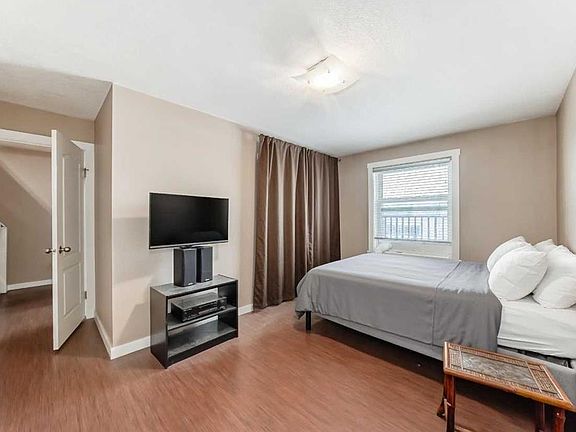 2nd image of 1922 S 9th Ave SE #6
