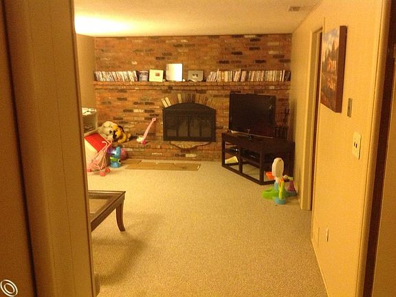 5th image of 15876 Maxwell Ave