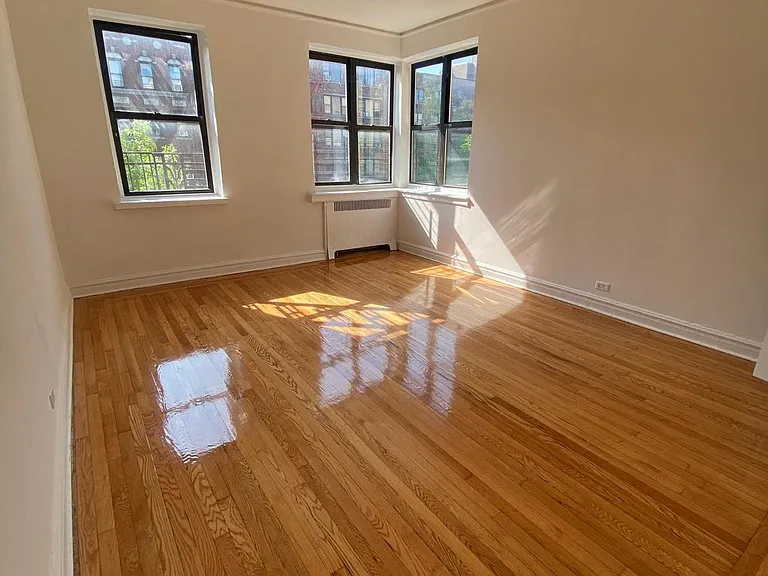 2265 University Ave #4F — Photo 3