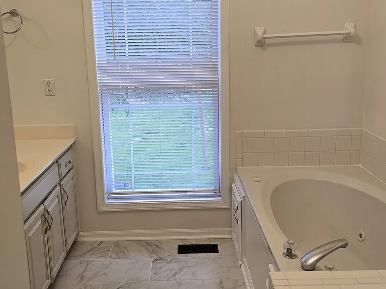 Primary bath and jetted tub
