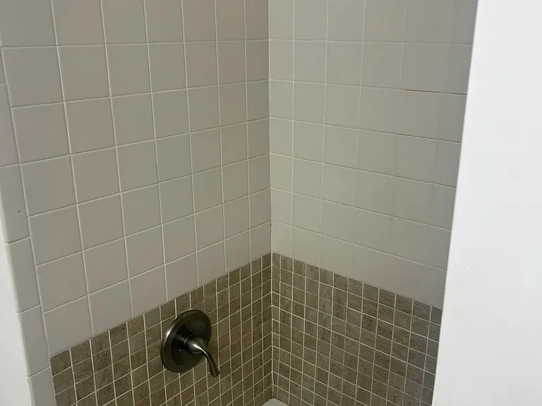 18301 Mediterranean Blvd — Photo 10