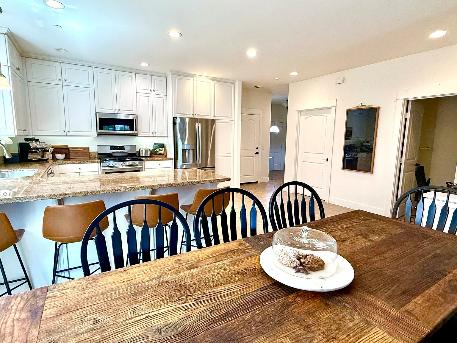 4 bed, 2.5 bath, 2058 sqft, $4,950 — Photo 3
