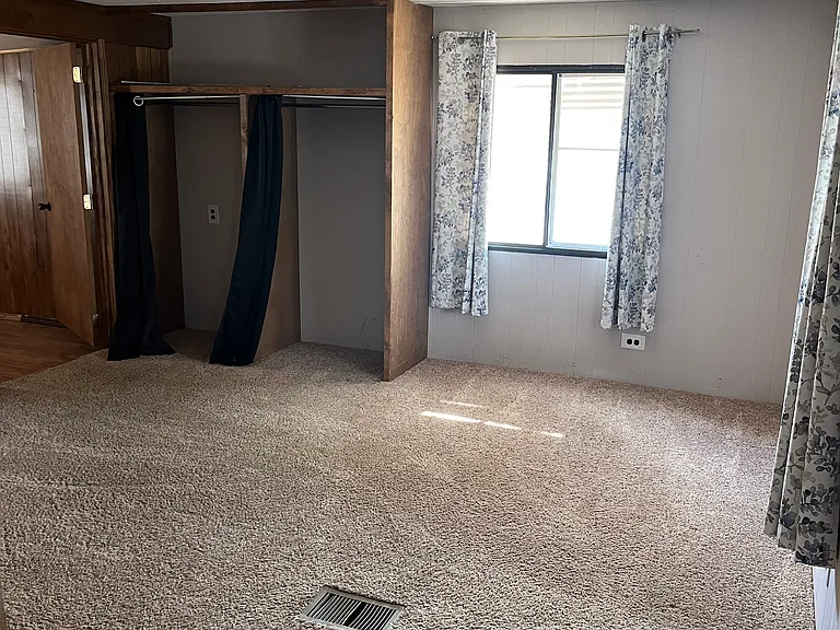 14610 Oak St — Photo 24