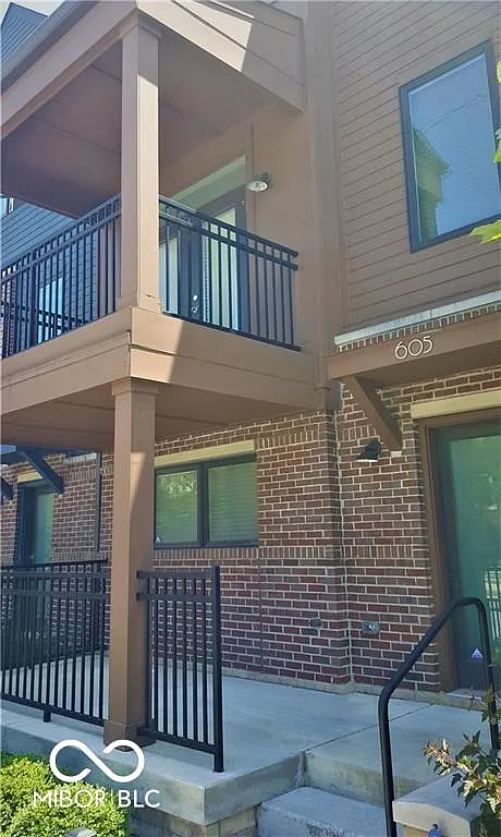 2 bed, 2.5 bath, 1426 sqft, $2,600 — Photo 1