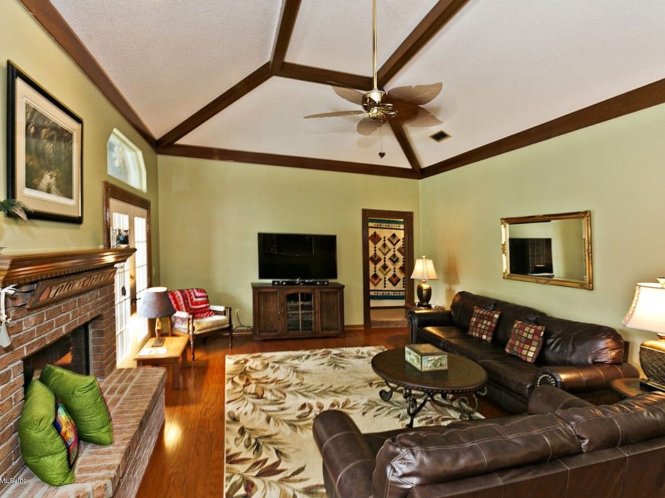 1st image of 1805 Plantation Oaks Dr
