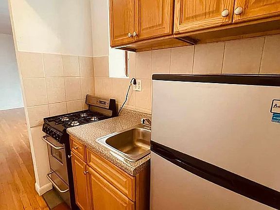 3rd image of 322 E 82nd St APT 5C