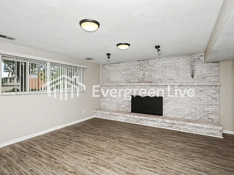 224 Mason Ave — Photo 6