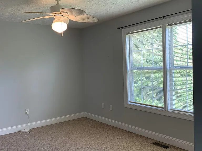 435 Oak Tree Blvd NW — Photo 17