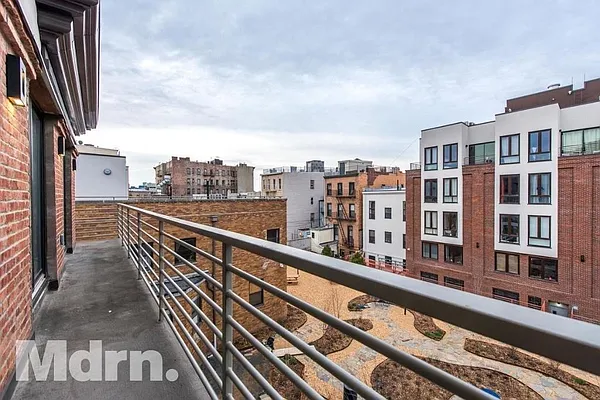 Rented by Mdrn Residential | media 37