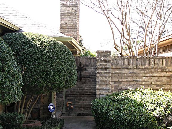 Walkway to door entrance