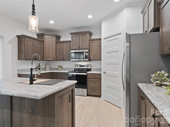 24 Green Burch Dr, Bryson City, NC 28713