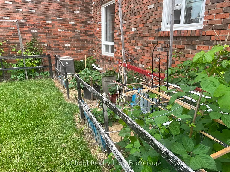 100 Brownleigh Ave #256 — Photo 21