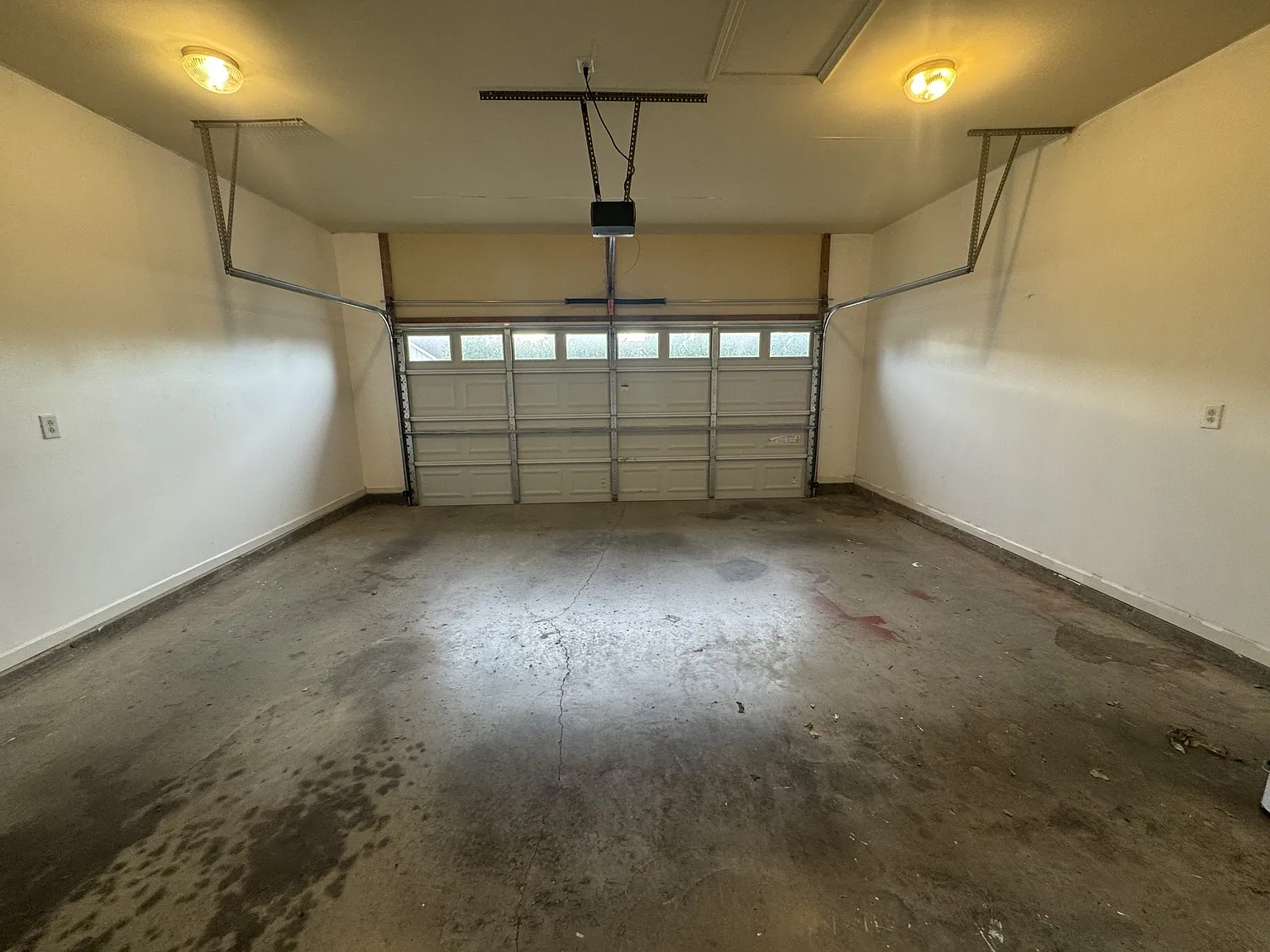 3 bed, 2.5 bath, 2232 sqft, $2,400 — Photo 4