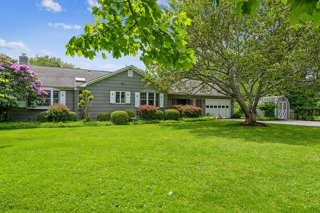 Amagansett South of Highway in the Lanes — Photo 1