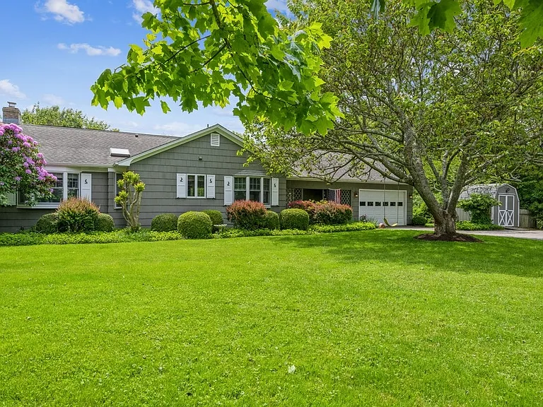102 Hand Ln — Photo 1