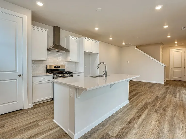 8266 SE Blanton — Photo 13
