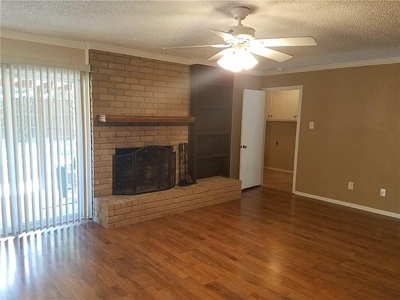 3rd image of 1906 Fox Hill Ct