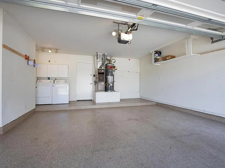 2975 Lexington Cir — Photo 31