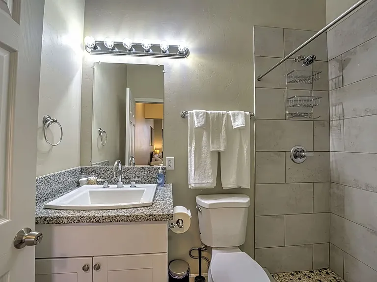 5025 E Lee St #1 — Photo 40