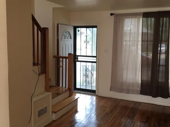 7931 S Jeffery Blvd, Chicago, IL 60617