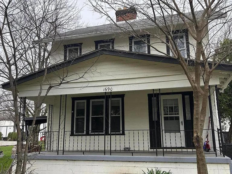 1690 Dyer Rd — Photo 2