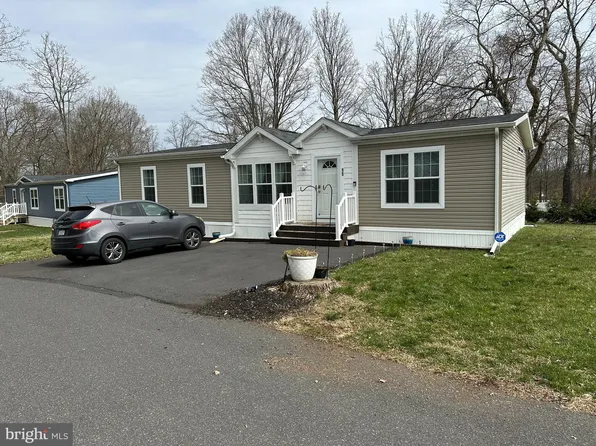 11 Highland Dr, Quakertown, PA 18951