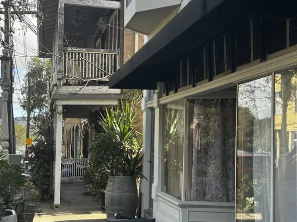 17 Canyon Lake Dr, Pt Costa, CA