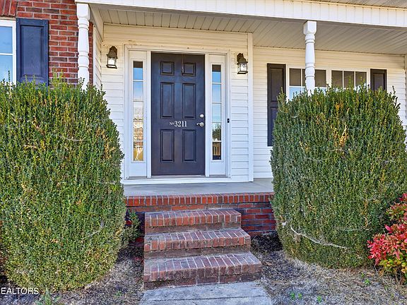 4th image of 3211 Gaslight Ln