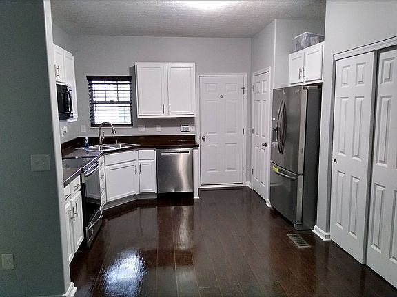 4th image of 1830 Robley Ave