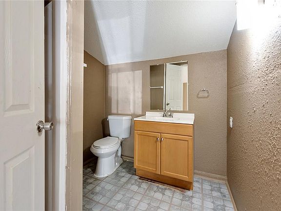 5th image of 108 S Avenue A Ave #B