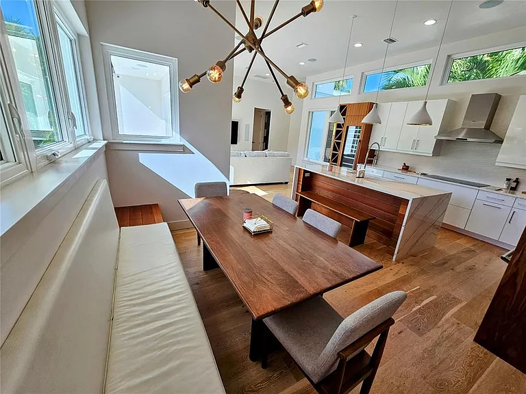2408 Nassau St — Photo 43
