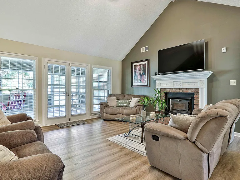 110 Hampton Woods Dr — Photo 40