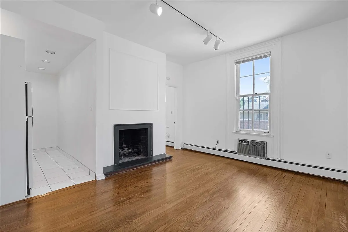 Building Photo - 345 Denniston St #12