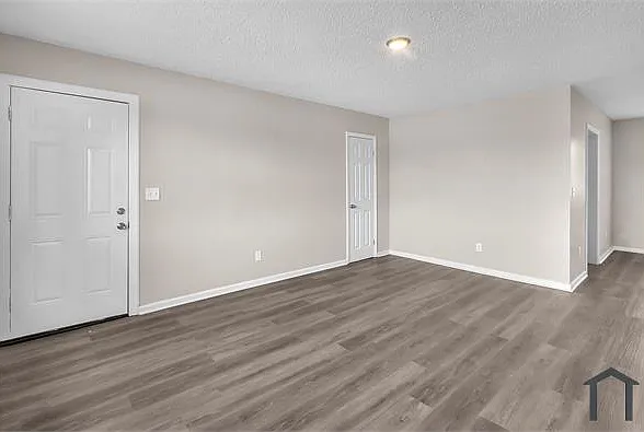 2 bed, 1000 sqft, $1,000 — Photo 1