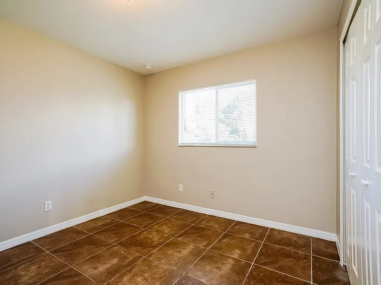 218 SW 11th Ave — Photo 12